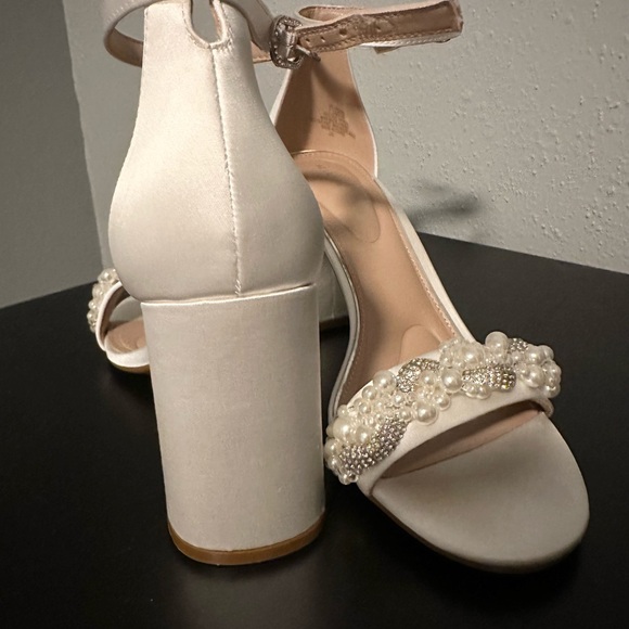 Pearl Embellished White Satin Block Heel Sandals — NWT — Bridal 7.5 - Picture 4 of 4